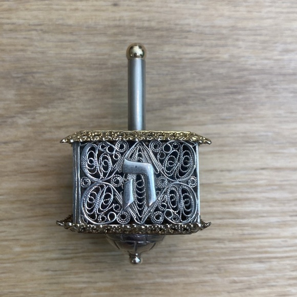 Vintage Sterling Filigree Dreidel - Picture 2 of 9